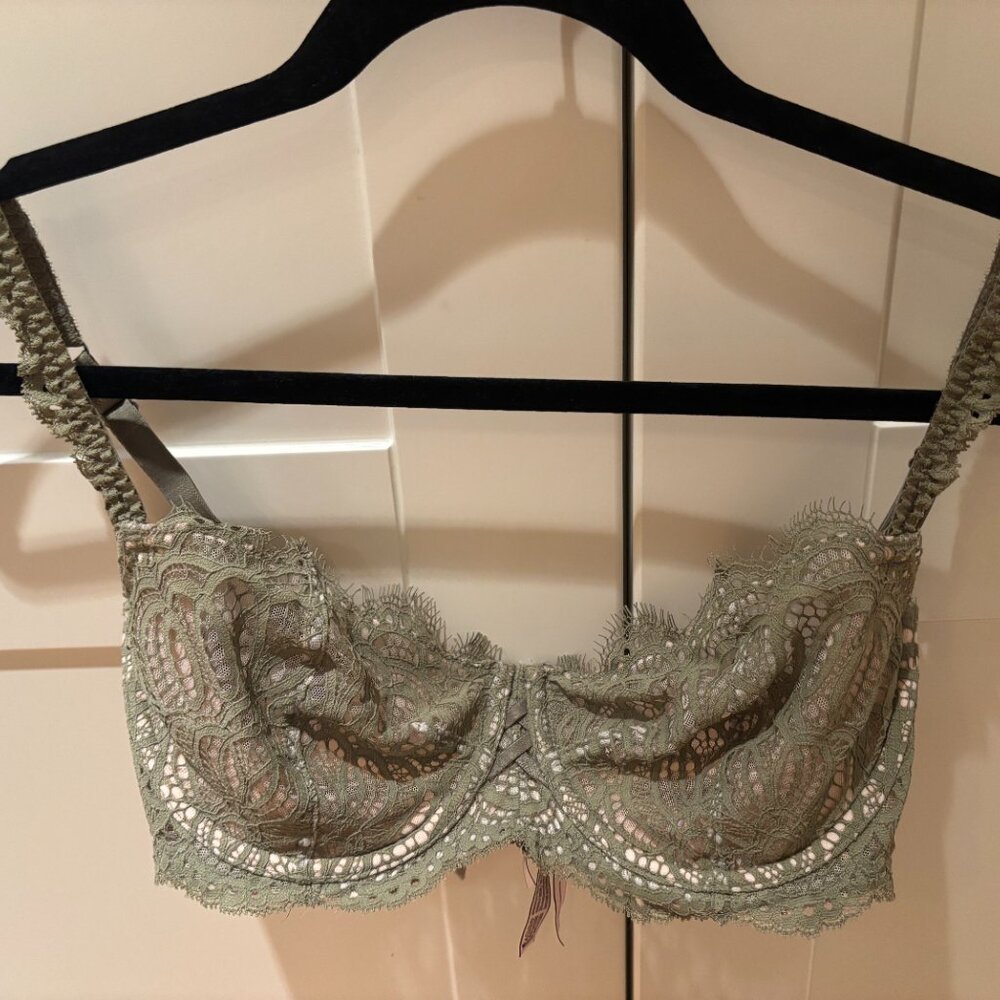 Victoria's Secret Bra (Unlined)